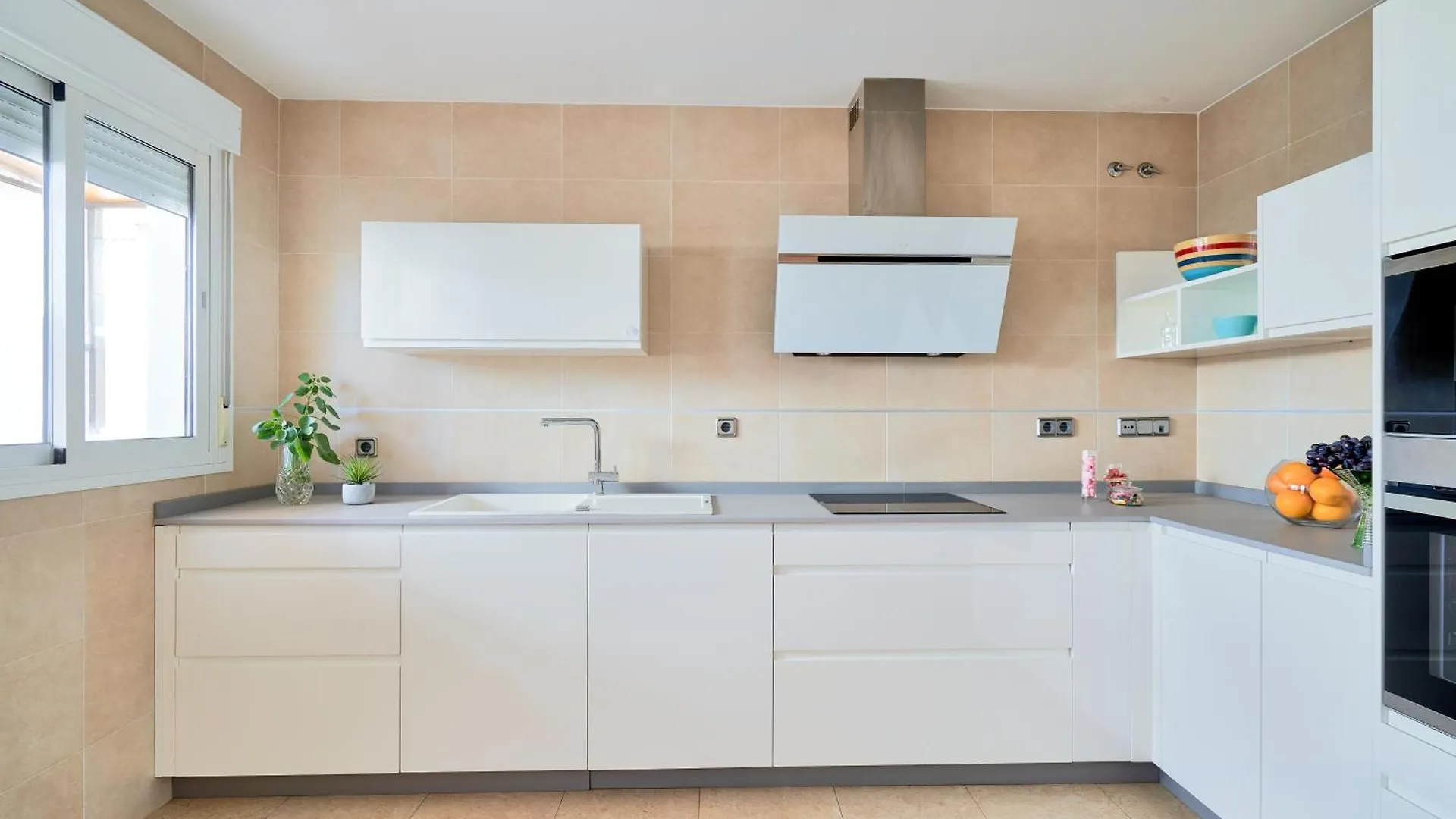 Penthouse Near Beach And Malaga Town Also Monthly Hire And Long Term Rental Car Available 0*,